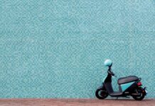 Czy motorower można trzymać w piwnicy?