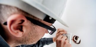 Jak przewozić kask na motocyklu?