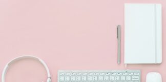 Jak włączyć słuchawki bezprzewodowe z Pepco?